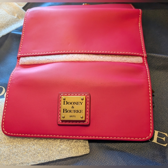 New Dooney & Bourke Wexford Leather Flap Wallet in Magenta 6" - Picture 3 of 9